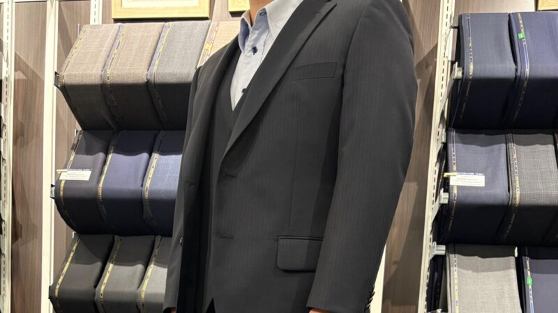 ネイビー シャドーストライプスーツのアイキャッチ画像