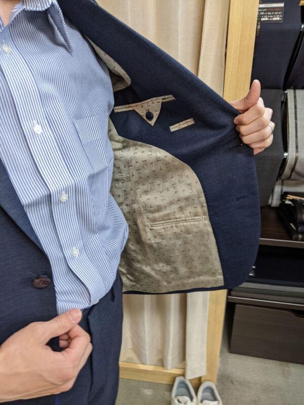 ハイグレード仕立て・ネイビー系・Wool100％ナチュラルストレッチ素材&チェス柄裏地のアイキャッチ画像