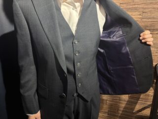 モダンな深青緑、リラックスを演出の画像