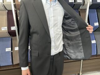 利便性バツグン・通年生地スーツの画像