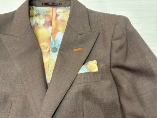 お揃いスーツの画像