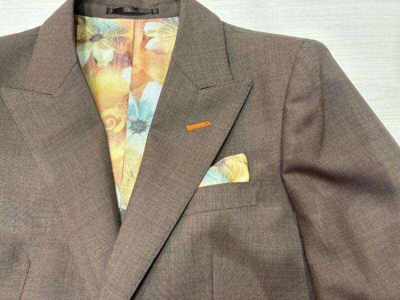 お揃いスーツのアイキャッチ画像