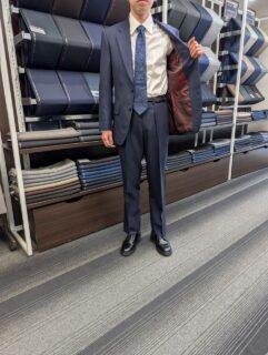 インタックストレートパンツのお洒落スーツの画像