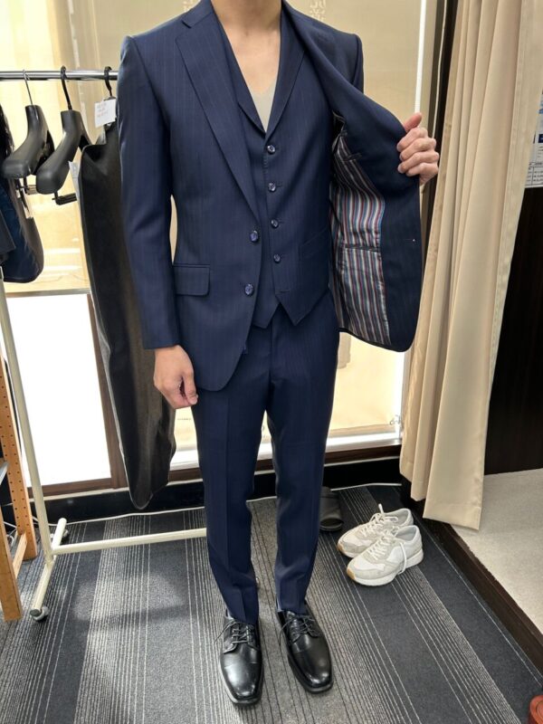 日々鍛え抜かれたボディにフィットしたスーツのアイキャッチ画像