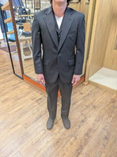 オールシーズン生地でお仕立ていただきました。の画像