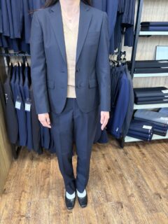 パンツスーツでお仕立ていただきました。の画像