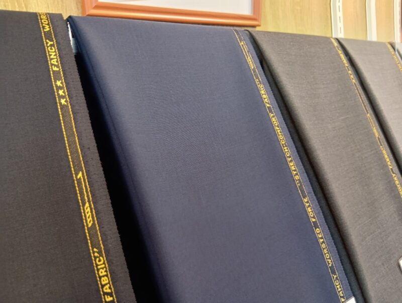 定番のスーツ生地のアイキャッチ画像