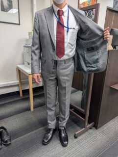 シャークスキンの高級感で存在感を。の画像