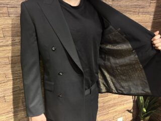 ワイドでモードな一着の画像