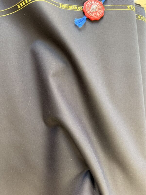 ビジネススーツはこれだ！　Zegna　TRAVELLERのアイキャッチ画像