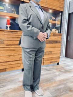 ゆったりしたシルエットでニット着用でも動きやすさ抜群！！の画像