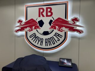 RB大宮新オフィスにスーツお届けの画像