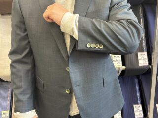 爽やかなグリーンが初夏にぴったりなツーピースの画像