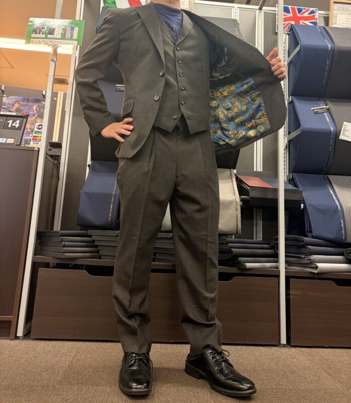 暑い時期にピッタリなリネンスーツ♪のアイキャッチ画像