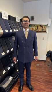 ブルーの爽やかさとダブルのおしゃれさがマッチングしたオリジナルの１着の画像