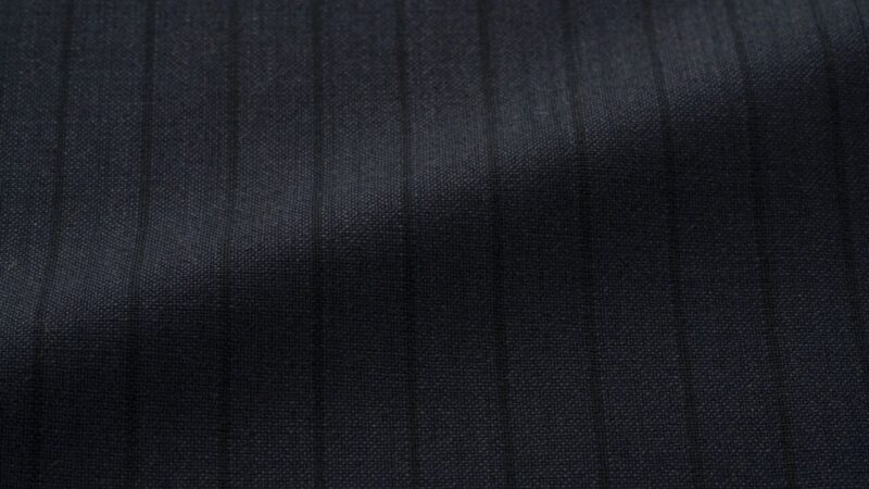 毎日同じスーツはNGです。着回すことで長持ちさせましょう。のアイキャッチ画像