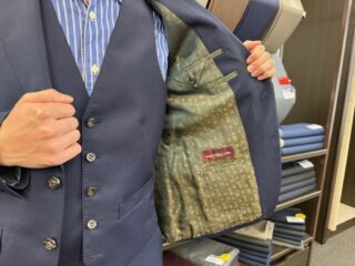 ご成人式用スーツもオーダーで！の画像