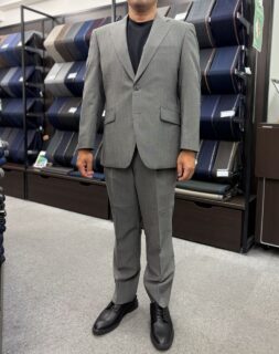 柔らかな抜け感　スモーキーグレーの画像