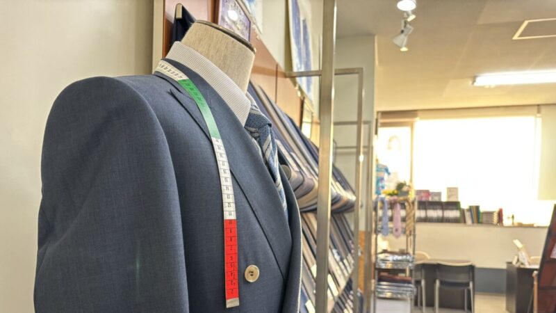 秋のスーツ、暑い今こそ仕立てるチャンス！のアイキャッチ画像