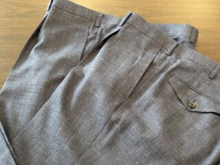 お気に入りのスーツを長く着る秘訣。オーダーだからできる「2パンツスタイル」のすすめの画像