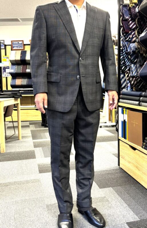 チャコールグレー系・Wool100％防シワナチュラルストレッチ素材&キュプラ100％無地柄裏地のアイキャッチ画像