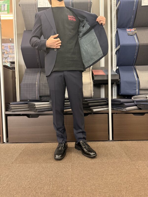 どこにでも着れる万能スーツ！のアイキャッチ画像