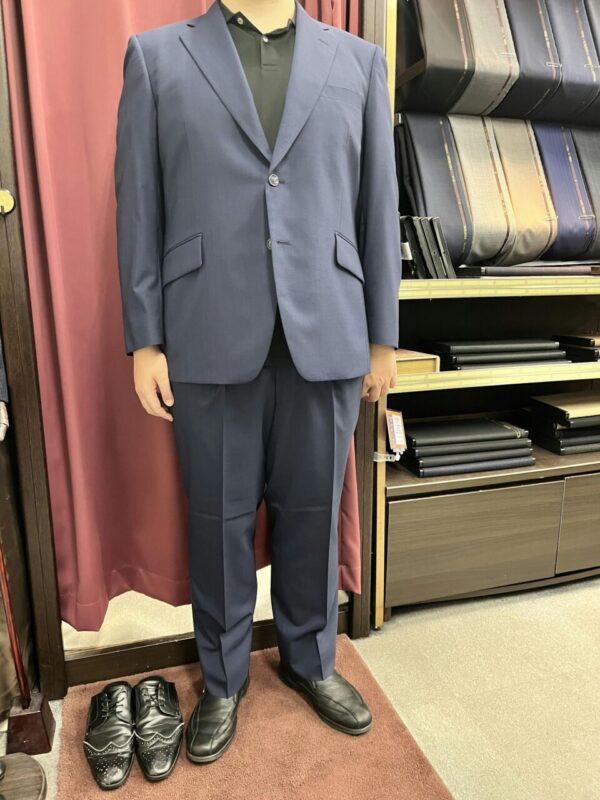 ハリのある紺無地のアイキャッチ画像