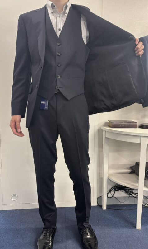 使い勝手の良い、濃紺無地のアイキャッチ画像