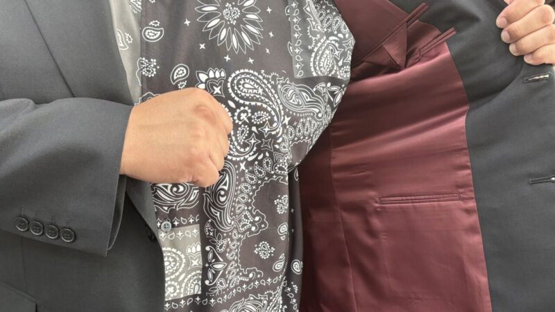 ボルドーの裏地で華やかさをプラスのアイキャッチ画像