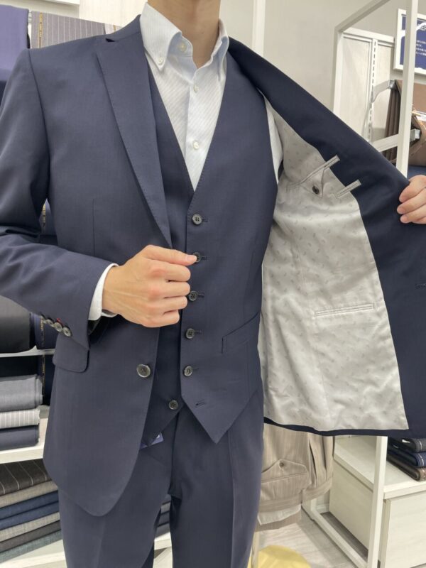 オールマイティーに着こなせる万能スーツのアイキャッチ画像