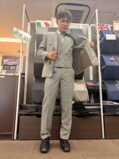 華やかなライトグレースーツ♪の画像
