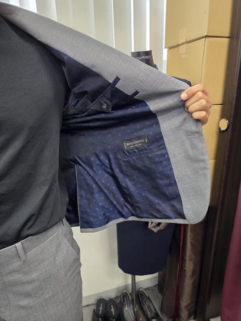 光沢のグレーのアイキャッチ画像