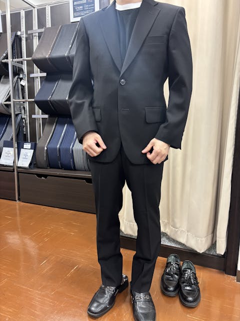 漆黒フォーマルは大人の一歩のアイキャッチ画像