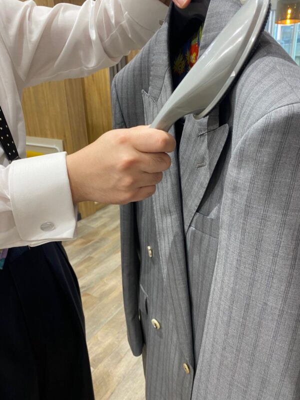スーツのお手入れきちんと出来ていますか？のアイキャッチ画像