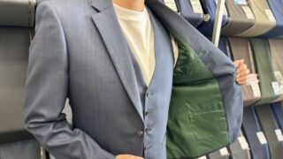 上品なストライプが大人の魅力を引き出す一着の画像