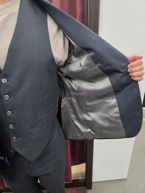 流行りのグリーンスーツのアイキャッチ画像