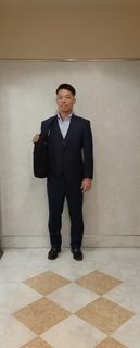 ビジネスを格上げするネイビースーツ！の画像