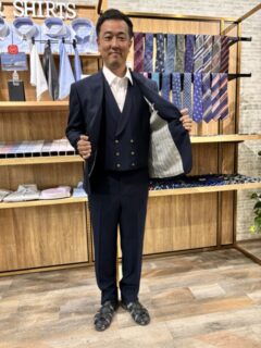 ショールカラーのWベストがさりげない織柄をオシャレに演出！！の画像