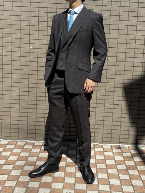 クラシックと洒落感を両立した、ブラウンチェックの三ツ揃のアイキャッチ画像