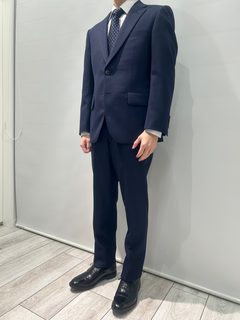 ナチュラルストレッチで快適に、王道の一着の画像