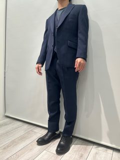 晴れの日を彩る、ネイビーチェックスーツの画像