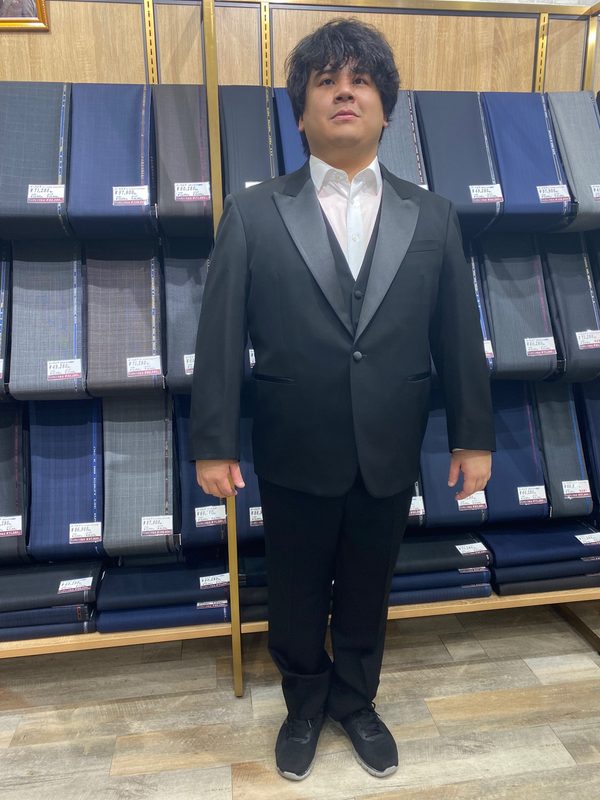 格式高く、夜の準礼装と称されるタキシードのご紹介のアイキャッチ画像