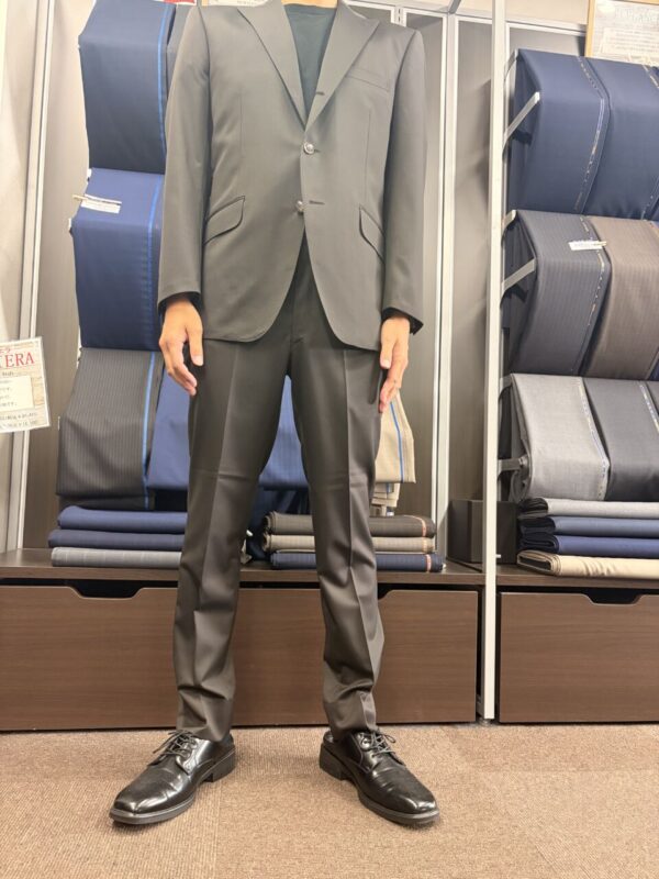 ダークブラウンスーツでシックに♪のアイキャッチ画像