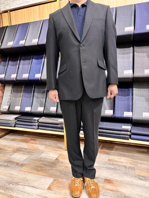 落ち着いた大人の装いでオールマイティに活躍する1着！！のアイキャッチ画像
