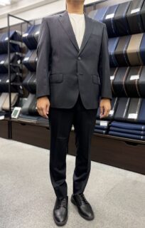 実用性と品格を兼ね備えた、万能な1着の画像