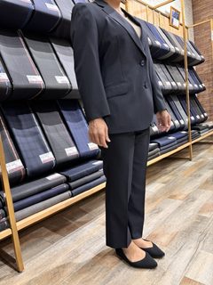 幅広いシーンに活躍するシングル2ボタンストレートパンツスーツの画像