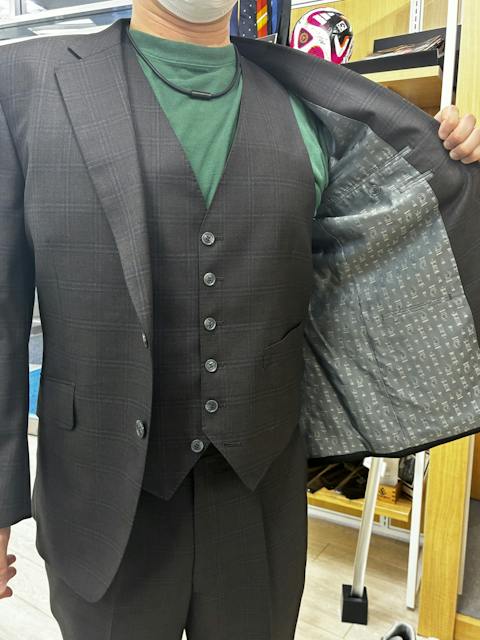 さりげない個性が光る大人3ピーススタイルのアイキャッチ画像