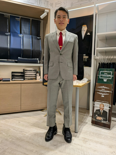 グレーチェックスーツの画像