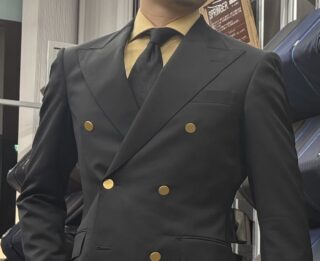 スタッフのスーツをご紹介！の画像
