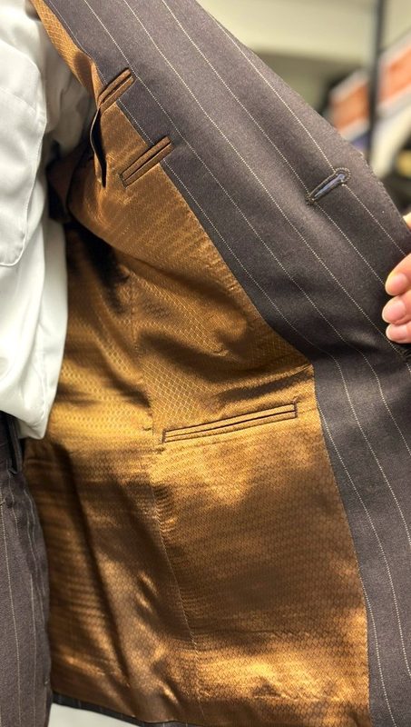 茶系・Wool100％（super100’ｓ）光沢ナチュラルストレッチ素材&ドット柄裏地のアイキャッチ画像